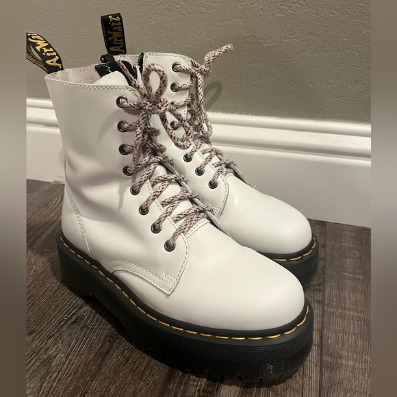 W9 Jadon Platform Dr. Martens - Picture 4 of 6